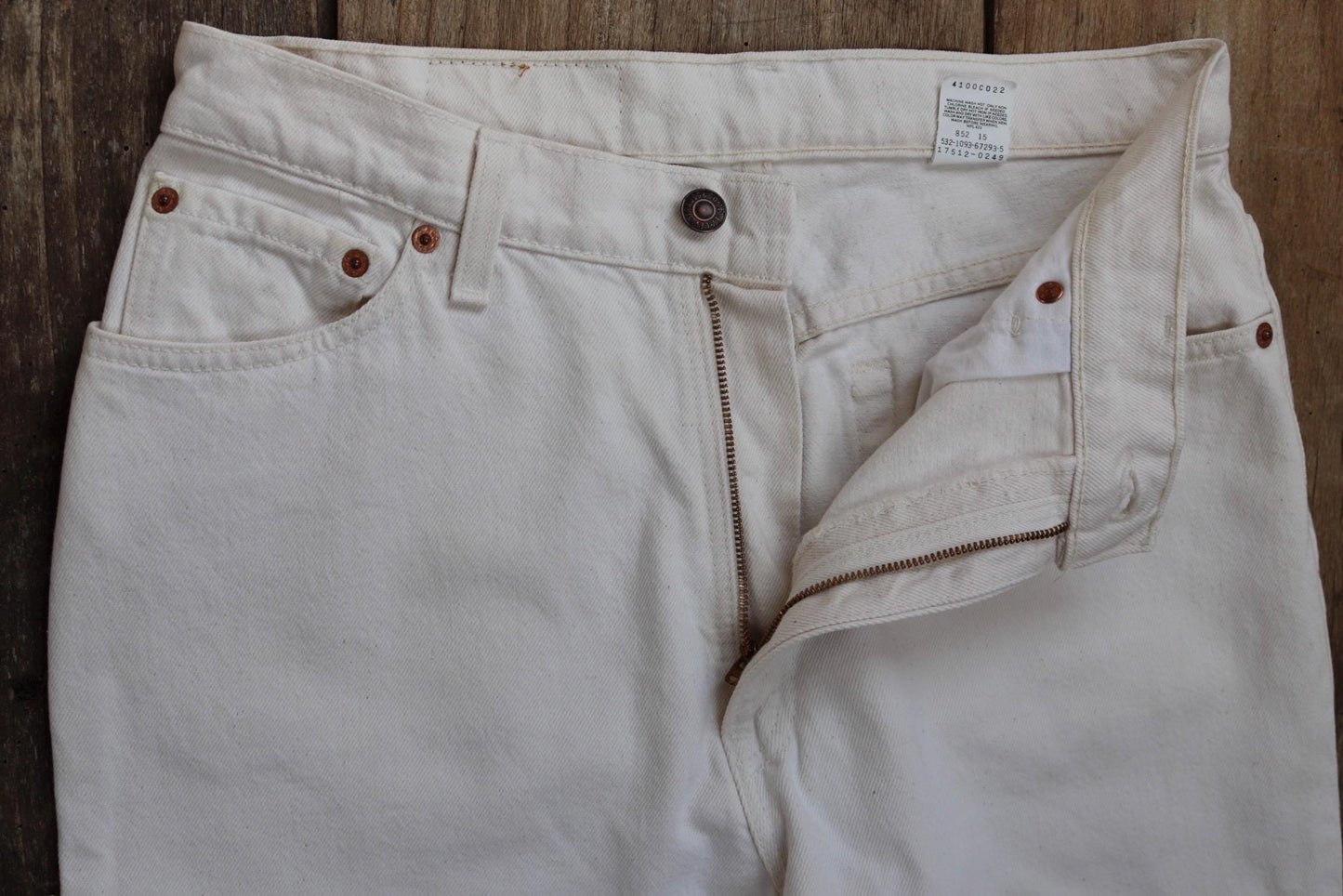 Vintage 1990s 90s Levis 512 Levi Strauss off white red tab small e denim barrel leg mom jeans button fly 30” x 29” mod made in USA