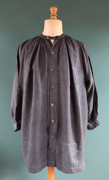 Vintage antique 1800s 1900s French workwear smock indigo blue cotton biaude shirt work chore shepherd darned repaired pleated 68” chest