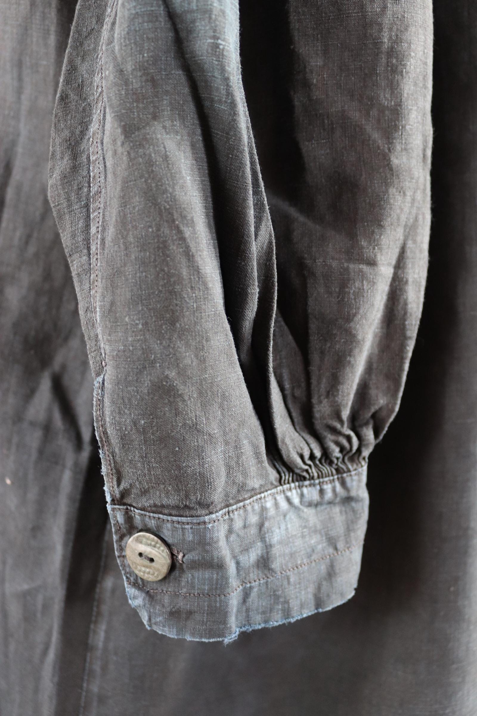 Vintage antique 1800s 1900s French workwear smock indigo blue cotton biaude shirt work chore shepherd darned repaired pleated 68” chest