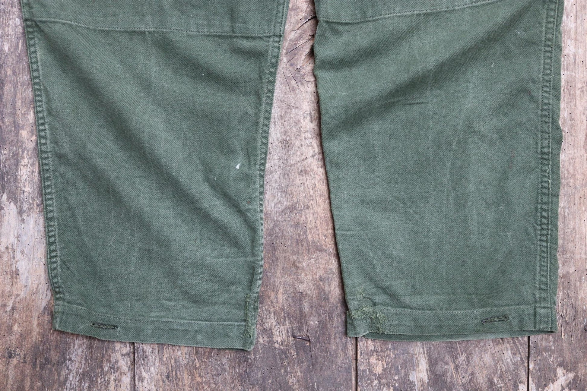 Vintage 1980s 80s Swedish air force military green cotton twill utility cargo trousers pants workwear work chore 36” x 30”