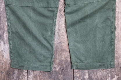 Vintage 1980s 80s Swedish air force military green cotton twill utility cargo trousers pants workwear work chore 36” x 30”