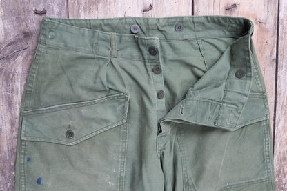 Vintage 1980s 80s Swedish air force military green cotton twill utility cargo trousers pants workwear work chore 32” x 30”