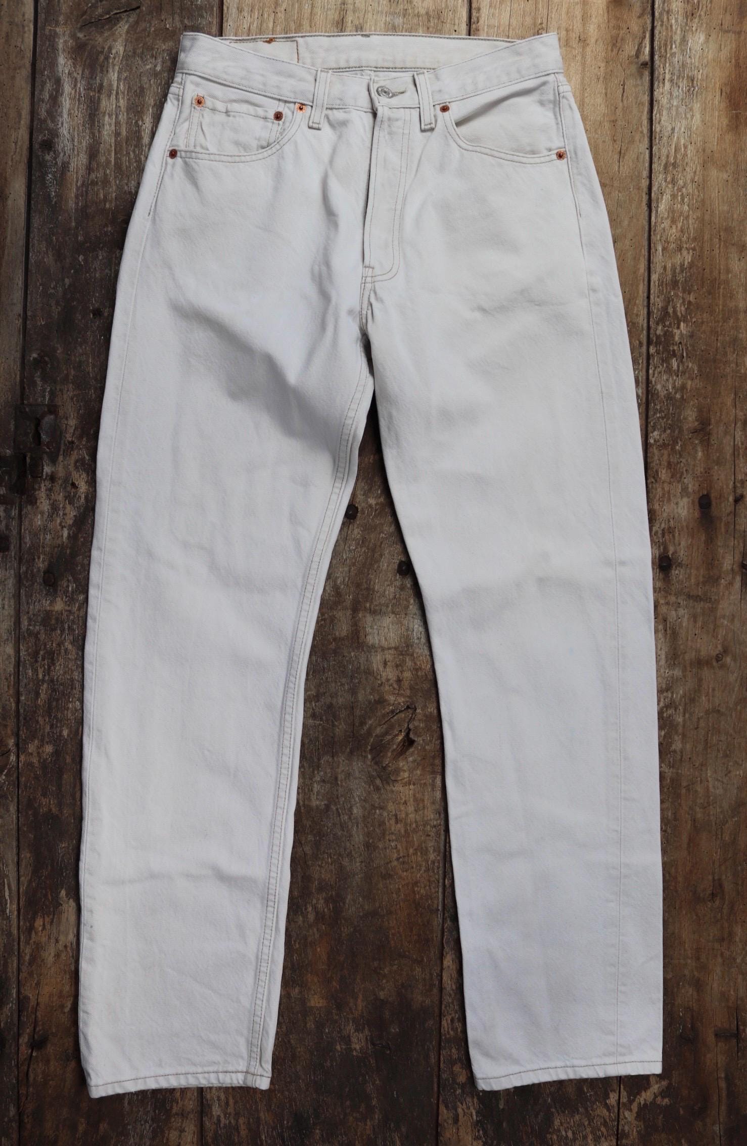 Vintage 2000s 00s Levis 501 Levi Strauss off white ecru red tab small e denim jeans button fly 29” x 31” mod