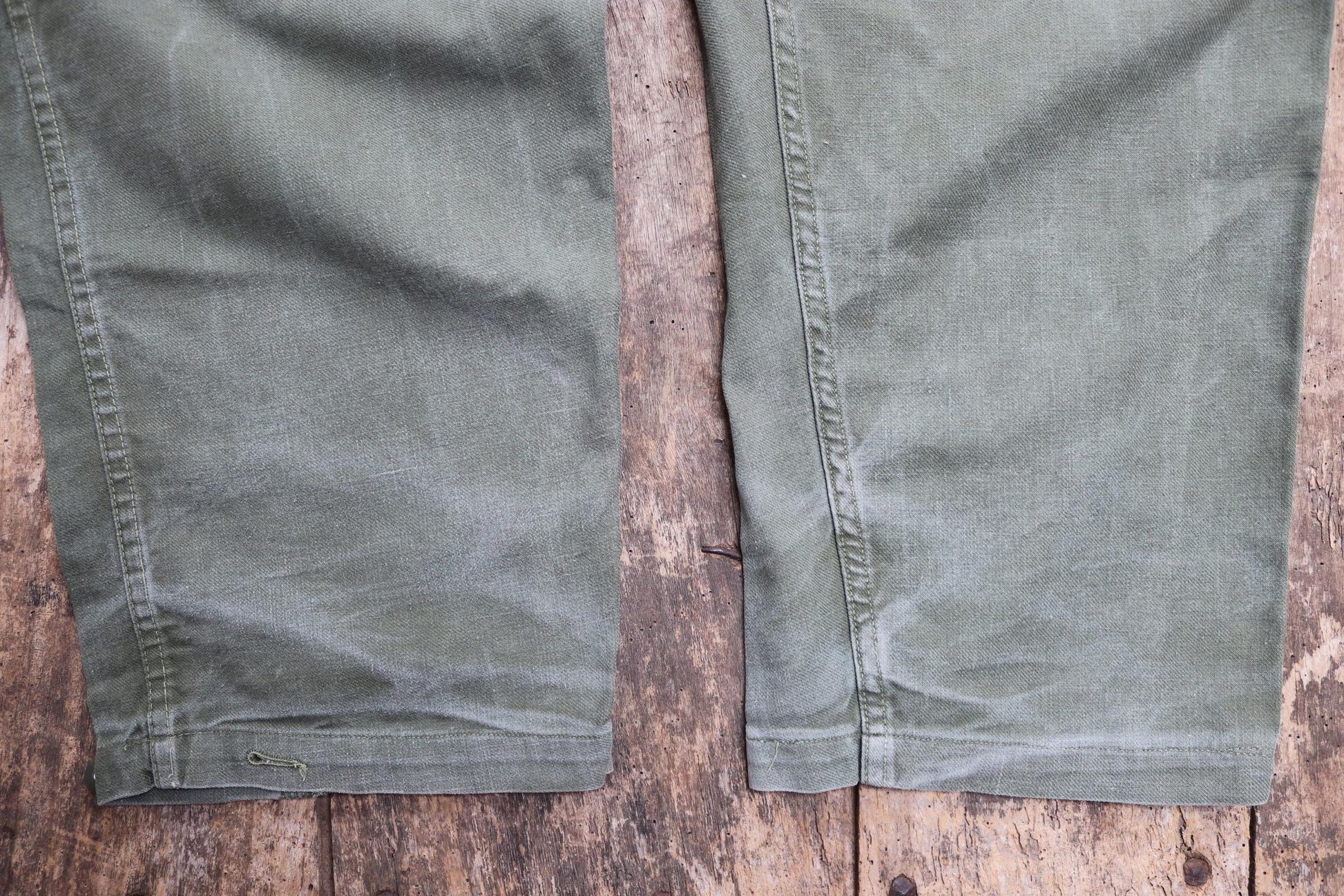 Vintage 1980s 80s Swedish air force military green cotton twill utility cargo trousers pants workwear work chore 45” x 33”