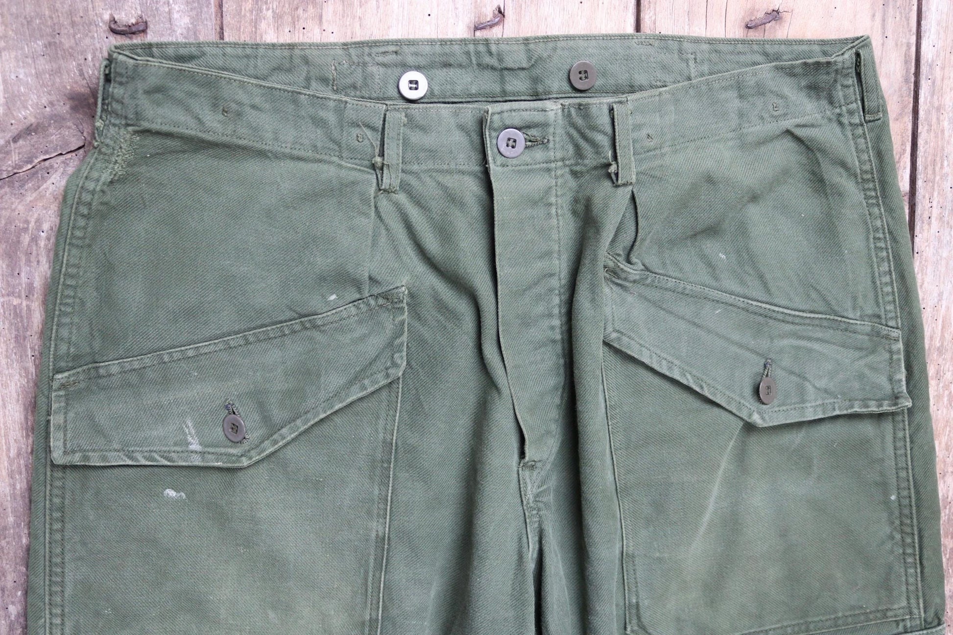 Vintage 1980s cargo trousers - Swedish military utility pants - air force workwear - green cotton twill - 36” x 30”