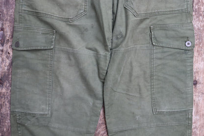 Vintage 1980s 80s Swedish air force military green cotton twill utility cargo trousers pants workwear work chore 32” x 30”