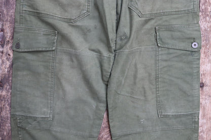 Vintage 1980s cargo trousers - Swedish air force utility pants - military workwear - green cotton twill - 32” x 30”