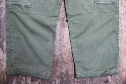 Vintage 1980s 80s Swedish air force military green cotton twill utility cargo trousers pants workwear work chore 32” x 30”