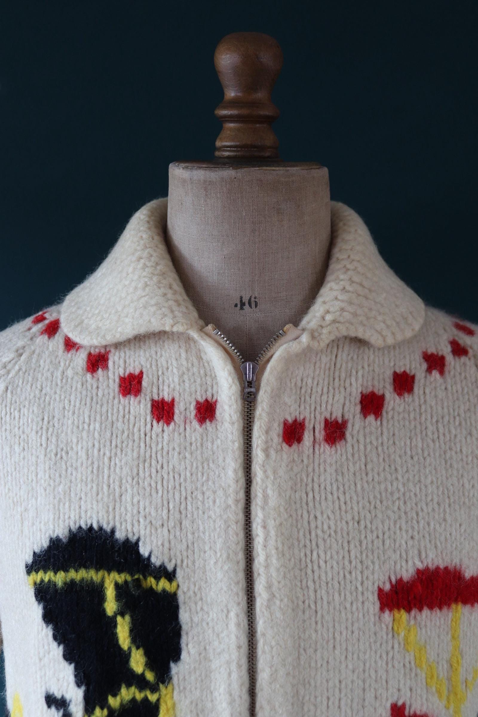 Vintage 1960s 60s hand knitted cream black red thick wool cowichan sweater cardigan jumper knit zipper shawl collar 45” chest veteran car