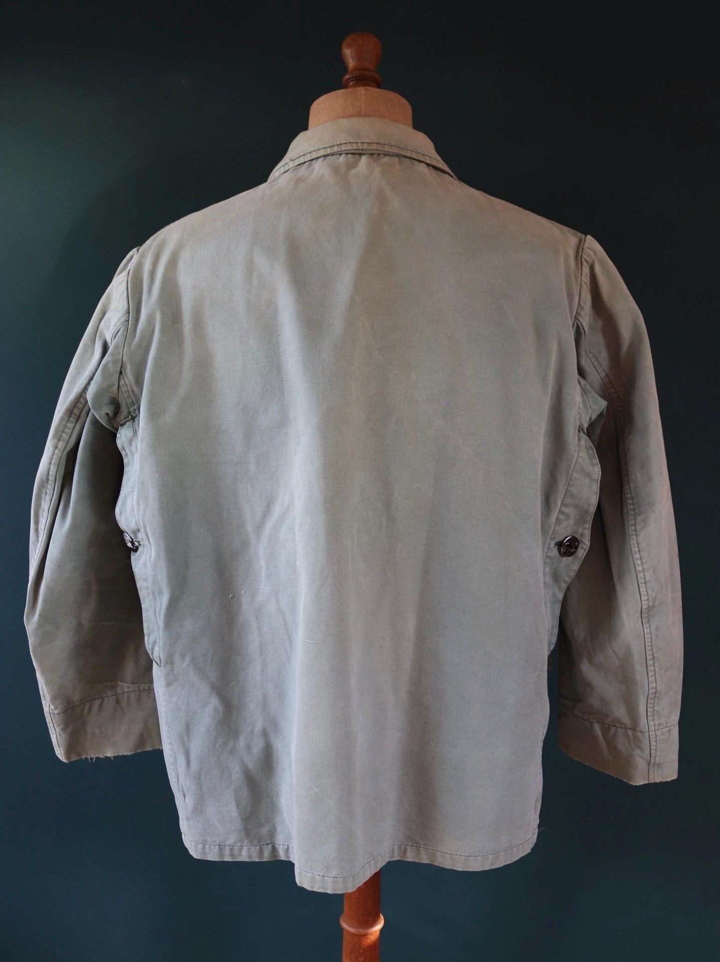 Vintage French workwear jacket 1950s green cotton canvas hunting shooting work chore venery scene buttons 50” chest