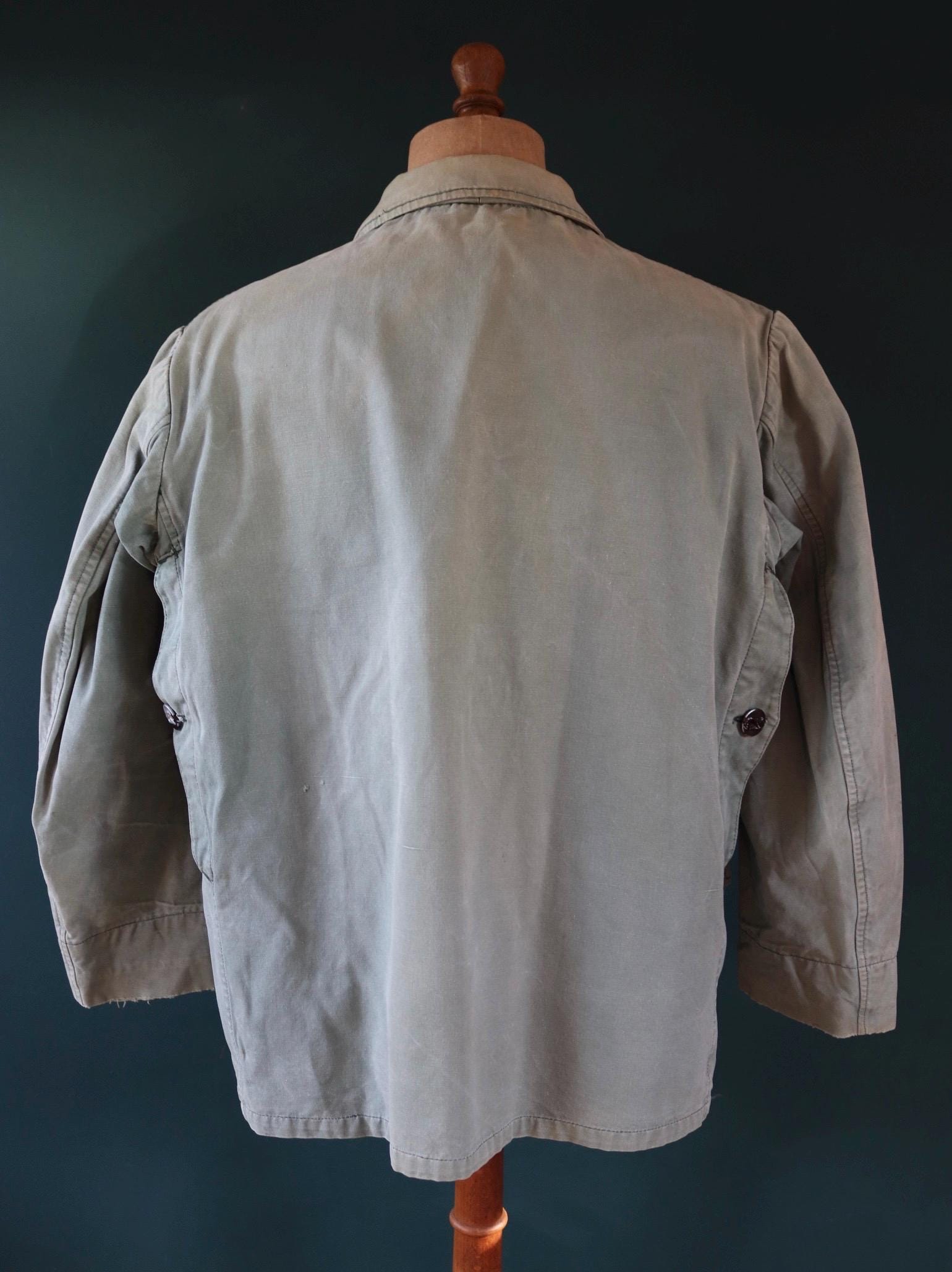 Vintage French workwear jacket 1950s green cotton canvas hunting shooting work chore venery scene buttons 50” chest