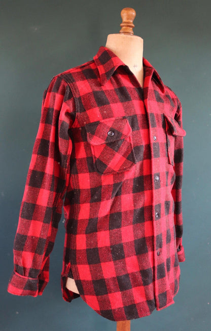 Vintage 1960s 60s red black buffalo plaid thick wool shirt Soo Wool 39” chest hunting camping workwear hunting logger