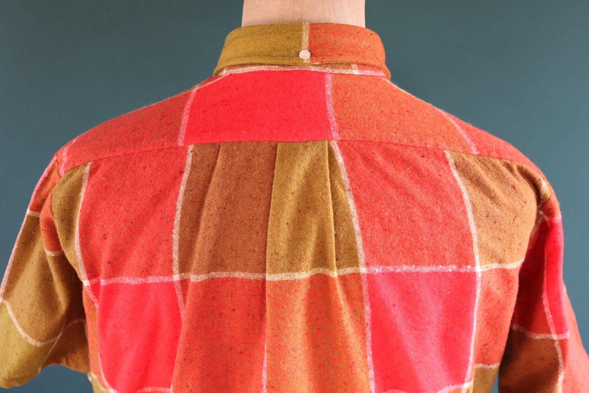Vintage 1970s 70s Kennington California nubby windowpane checked short sleeve button down collar shirt mustard red 47" chest Ivy style