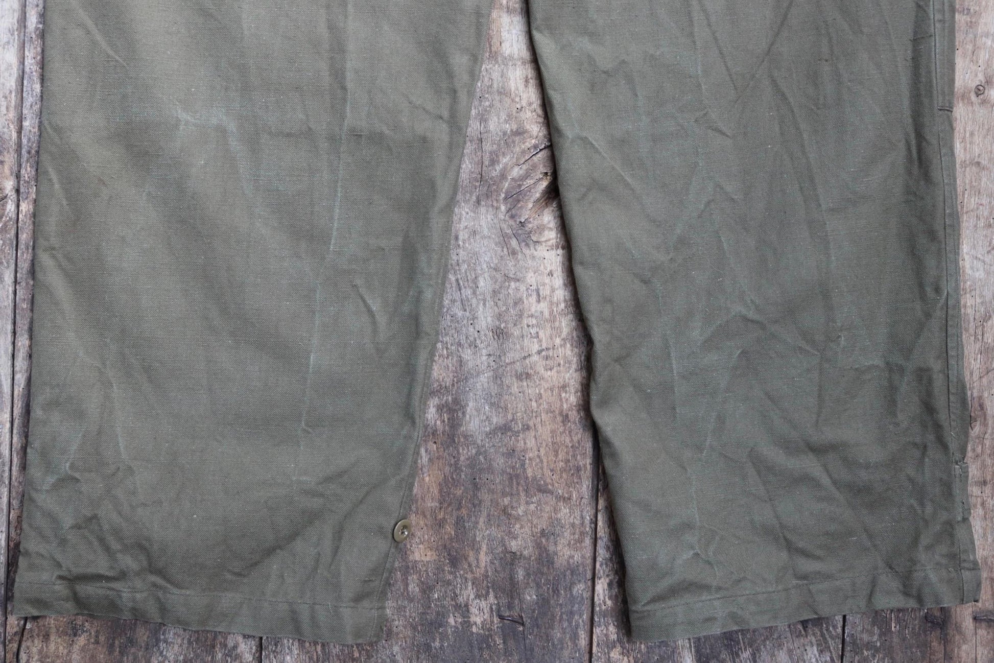 Vintage French workwear trousers cargo pants M47 M-47 khaki green 1940s 1950s cotton overalls army military 37” x 31” work chore