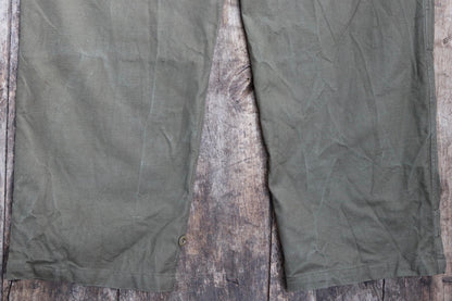 Vintage French workwear trousers cargo pants M47 M-47 khaki green 1940s 1950s cotton overalls army military 37” x 31” work chore
