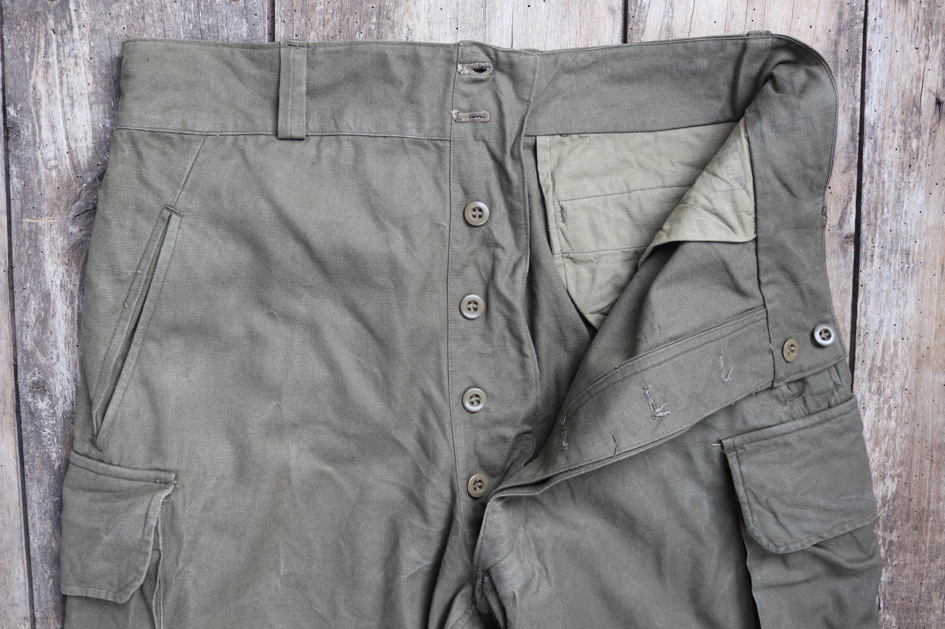 Vintage French workwear trousers cargo pants M47 M-47 khaki green 1940s 1950s cotton overalls army military 37” x 31” work chore