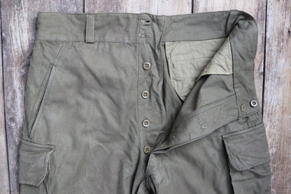 Vintage French workwear trousers cargo pants M47 M-47 khaki green 1940s 1950s cotton overalls army military 37” x 31” work chore