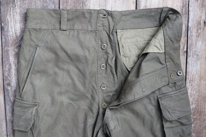 Vintage French military workwear trousers - 1940s 50s cargo pants - M47 - khaki green cotton armyoveralls - 37” x 31”