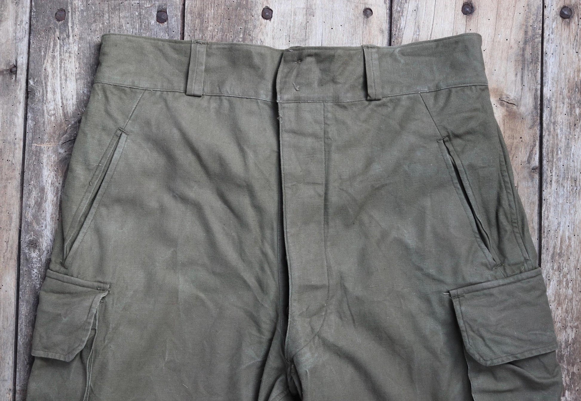 Vintage French workwear trousers cargo pants M47 M-47 khaki green 1940s 1950s cotton overalls army military 37” x 31” work chore