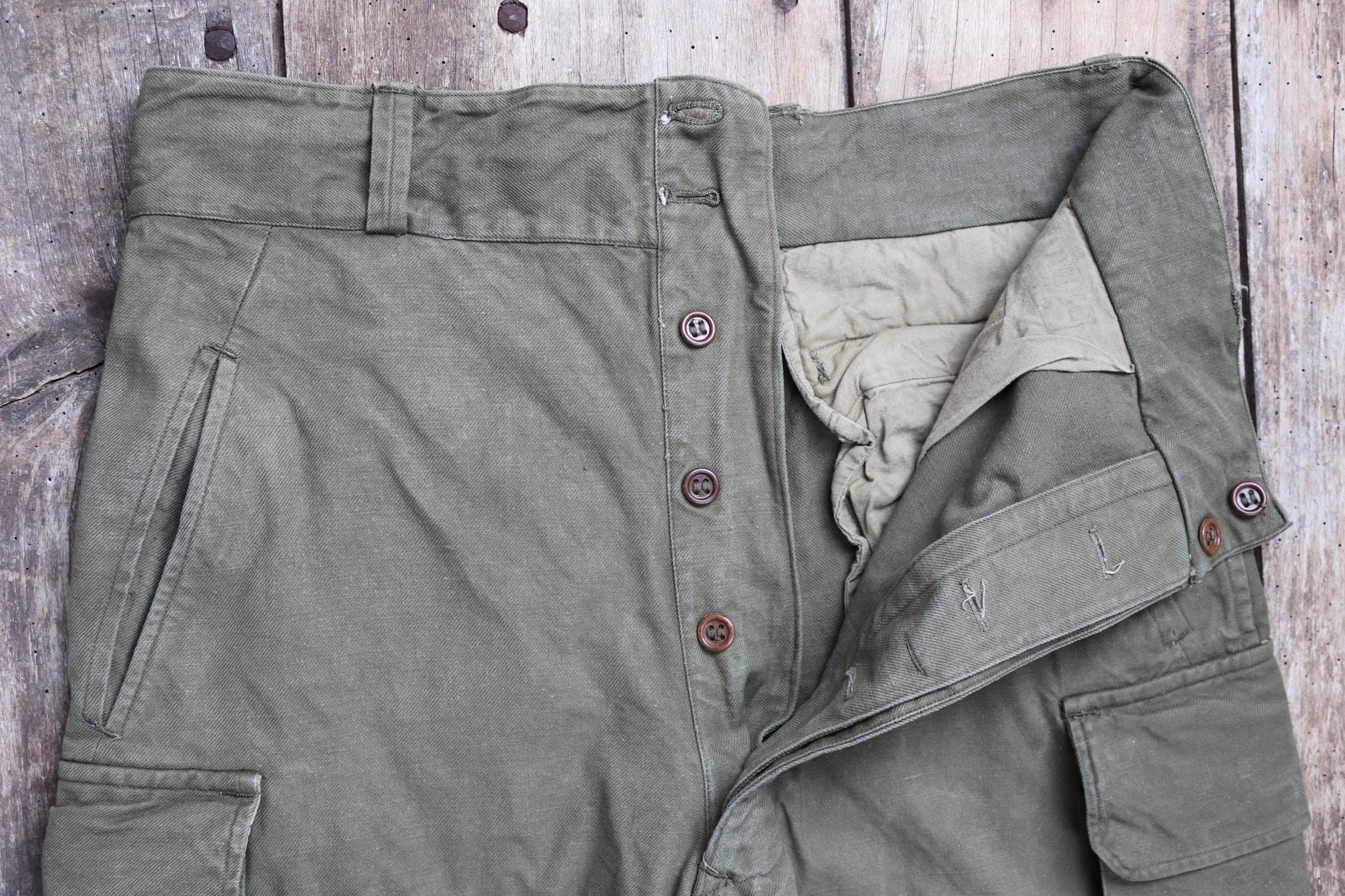 Vintage French workwear trousers cargo pants M47 M-47 khaki green cotton overalls army military 35” x 30” 1940s 1950s work chore