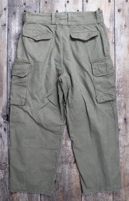 Vintage 1940s 40s 1950s 50s M47 M-47 French khaki green cotton overalls cargo trousers pants army military 35” x 27” workwear work chore