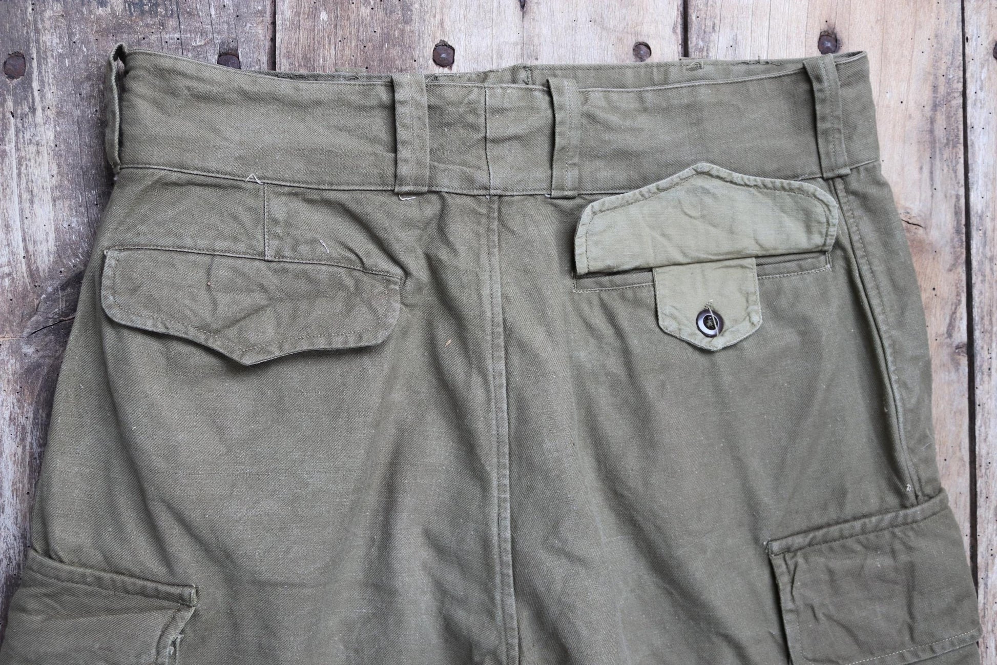Vintage French workwear trousers cargo pants M47 M-47 khaki green cotton overalls army military 35” x 27” 1940s 1950s work chore