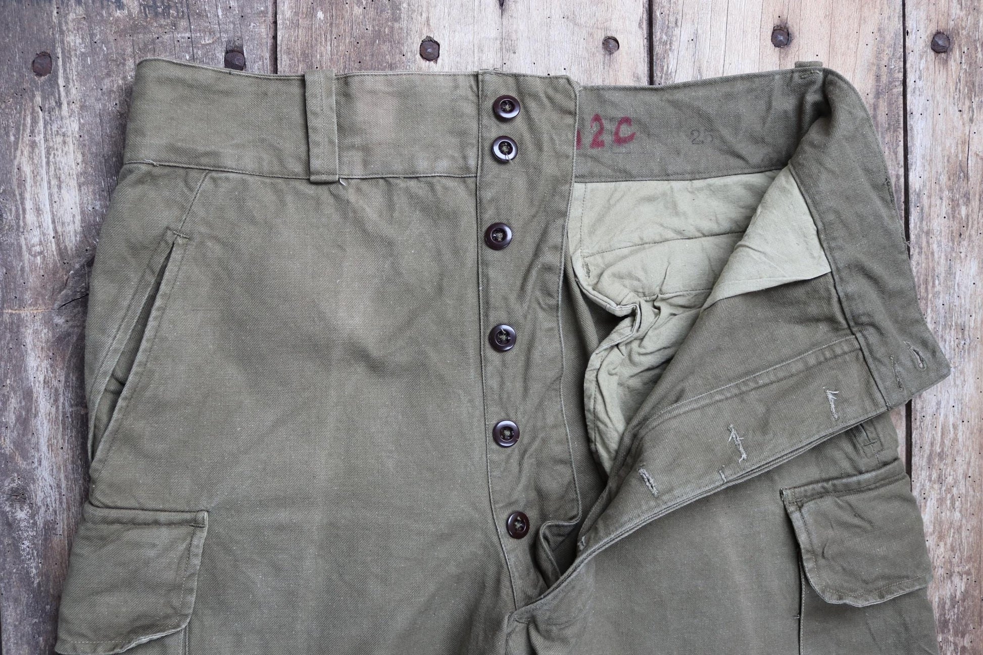 Vintage French workwear trousers cargo pants M47 M-47 khaki green cotton overalls army military 35” x 27” 1940s 1950s work chore
