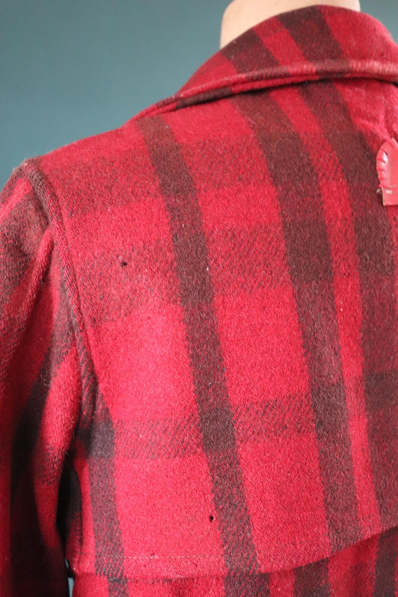 Vintage 1930s 30s 1940s 40s red black plaid JC Penney buffalo plaid wool hunting mackinaw jacket 45” chest workwear work chore logger