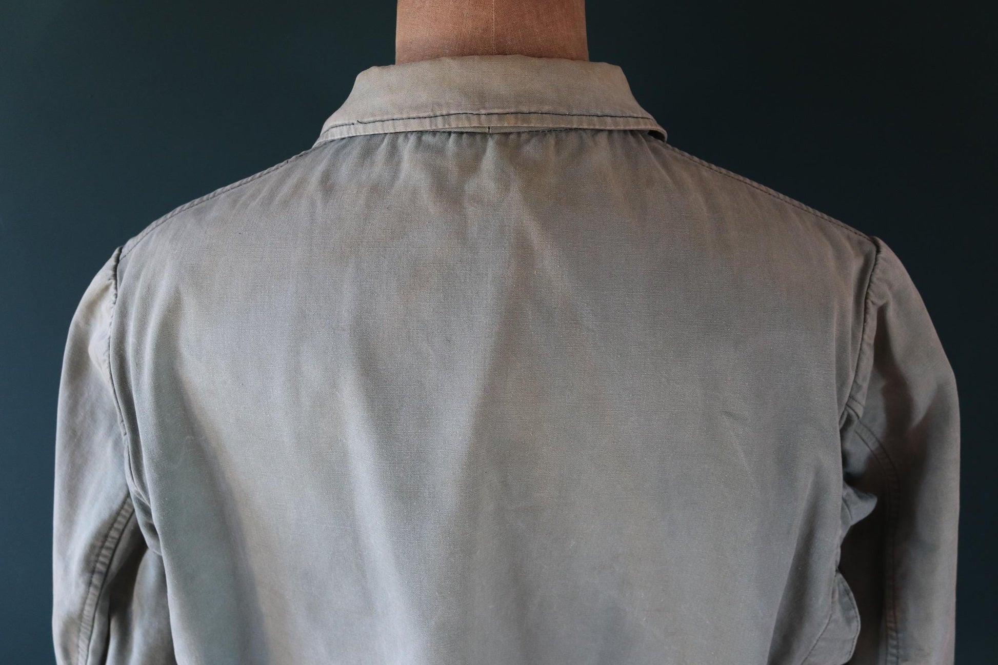 Vintage French workwear jacket 1950s green cotton canvas hunting shooting work chore venery scene buttons 50” chest