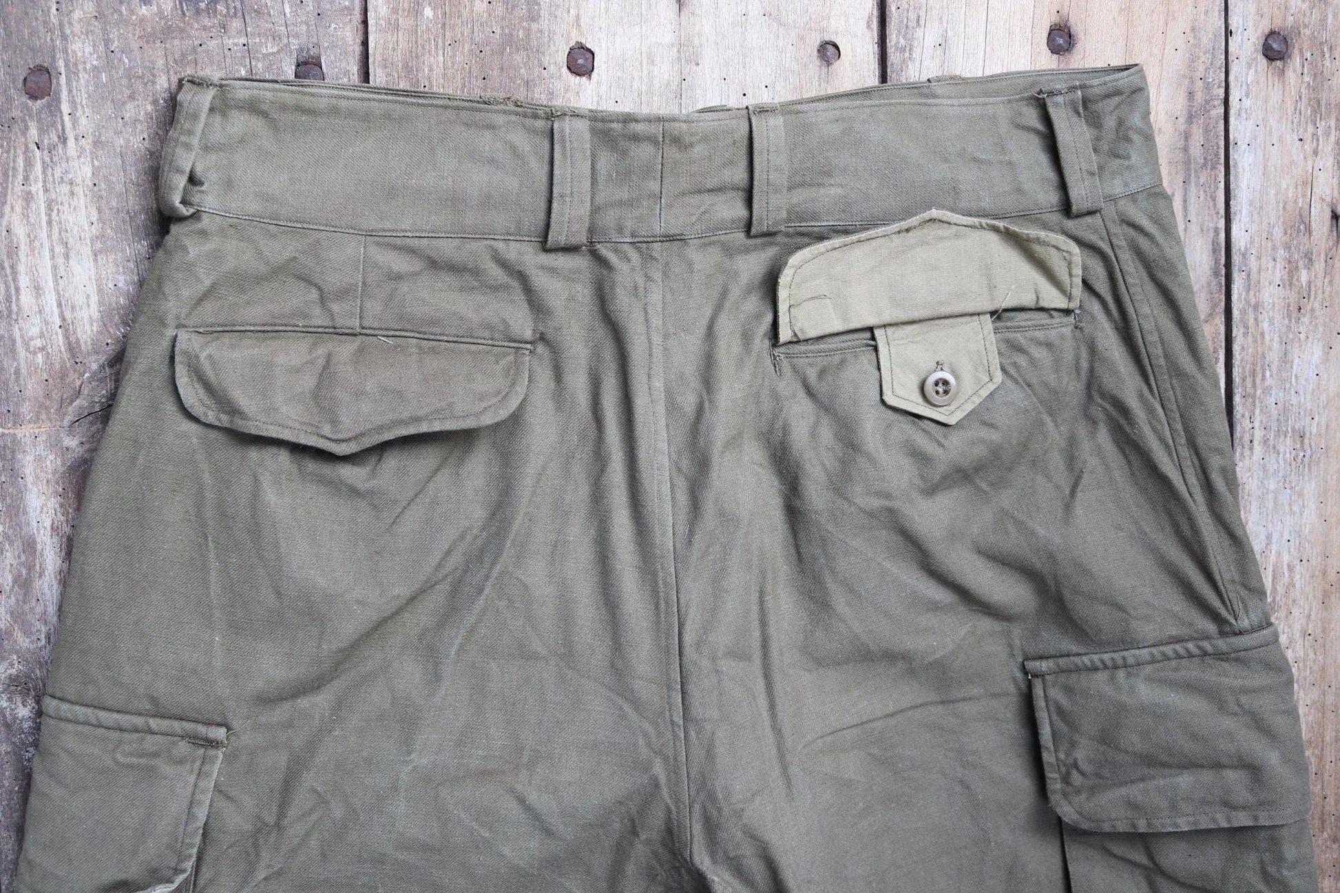 Vintage French workwear trousers cargo pants M47 M-47 khaki green 1940s 1950s cotton overalls army military 37” x 31” work chore