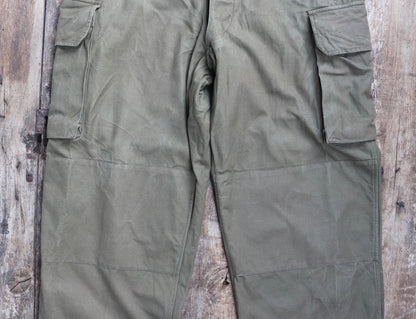 Vintage French workwear trousers cargo pants M47 M-47 khaki green 1940s 1950s cotton overalls army military 37” x 31” work chore