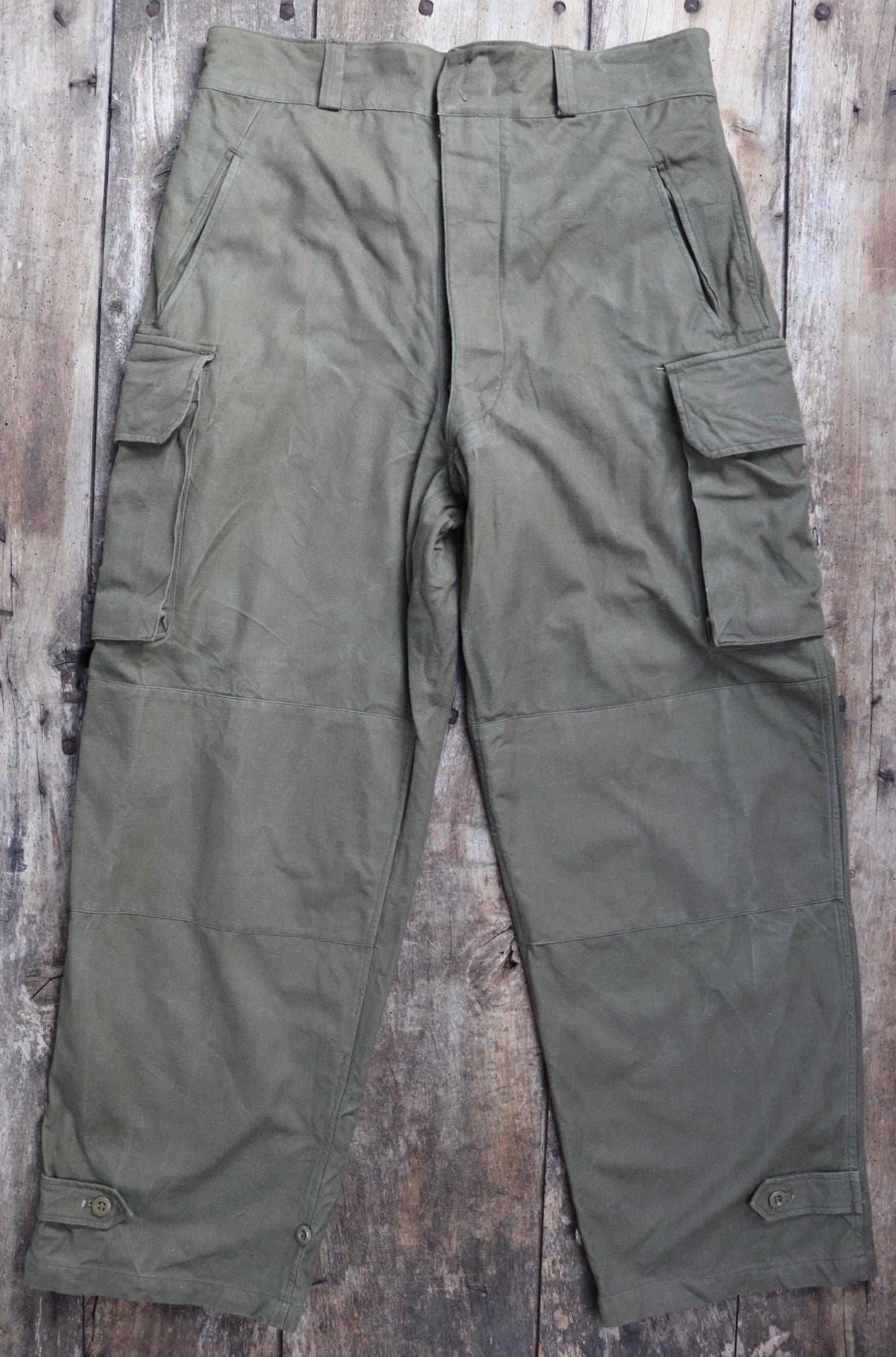 Vintage French workwear trousers cargo pants M47 M-47 khaki green 1940s 1950s cotton overalls army military 37” x 31” work chore