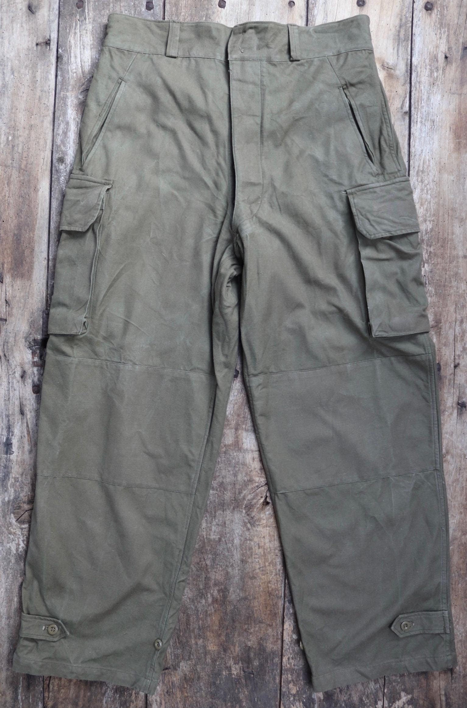 Vintage French workwear trousers cargo pants M47 M-47 khaki green 1940s 1950s cotton overalls army military 37” x 31” work chore