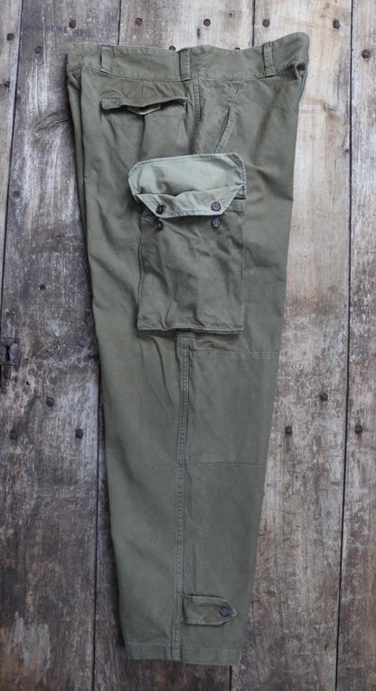 Vintage French military workwear trousers - 1940s 50s cargo pants - M47 - French khaki green cotton army overalls - 35” x 29”