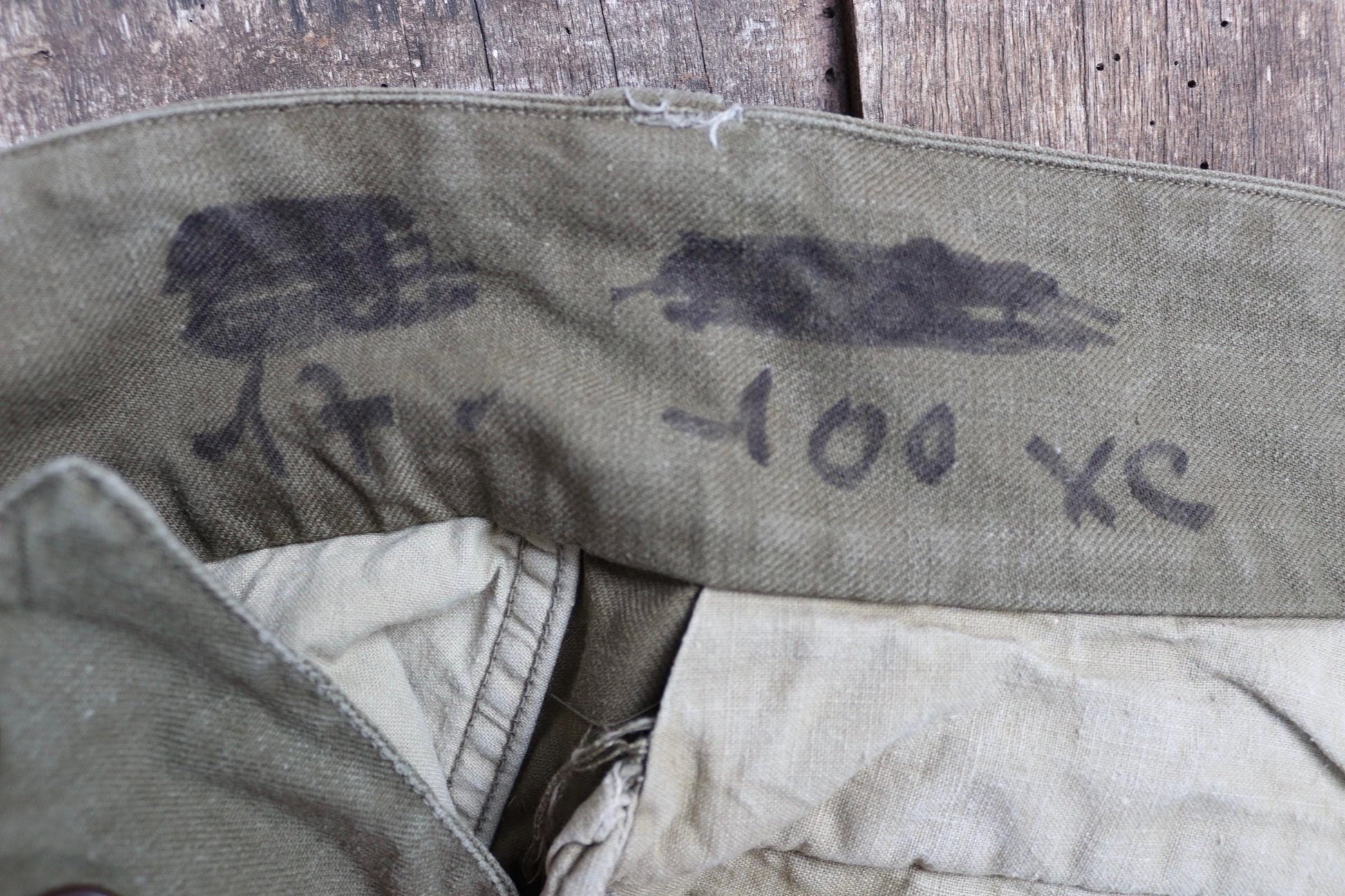 Vintage French workwear trousers cargo pants M47 M-47 French khaki green cotton overalls army military 35” x 29” 1940s 1950s work chore