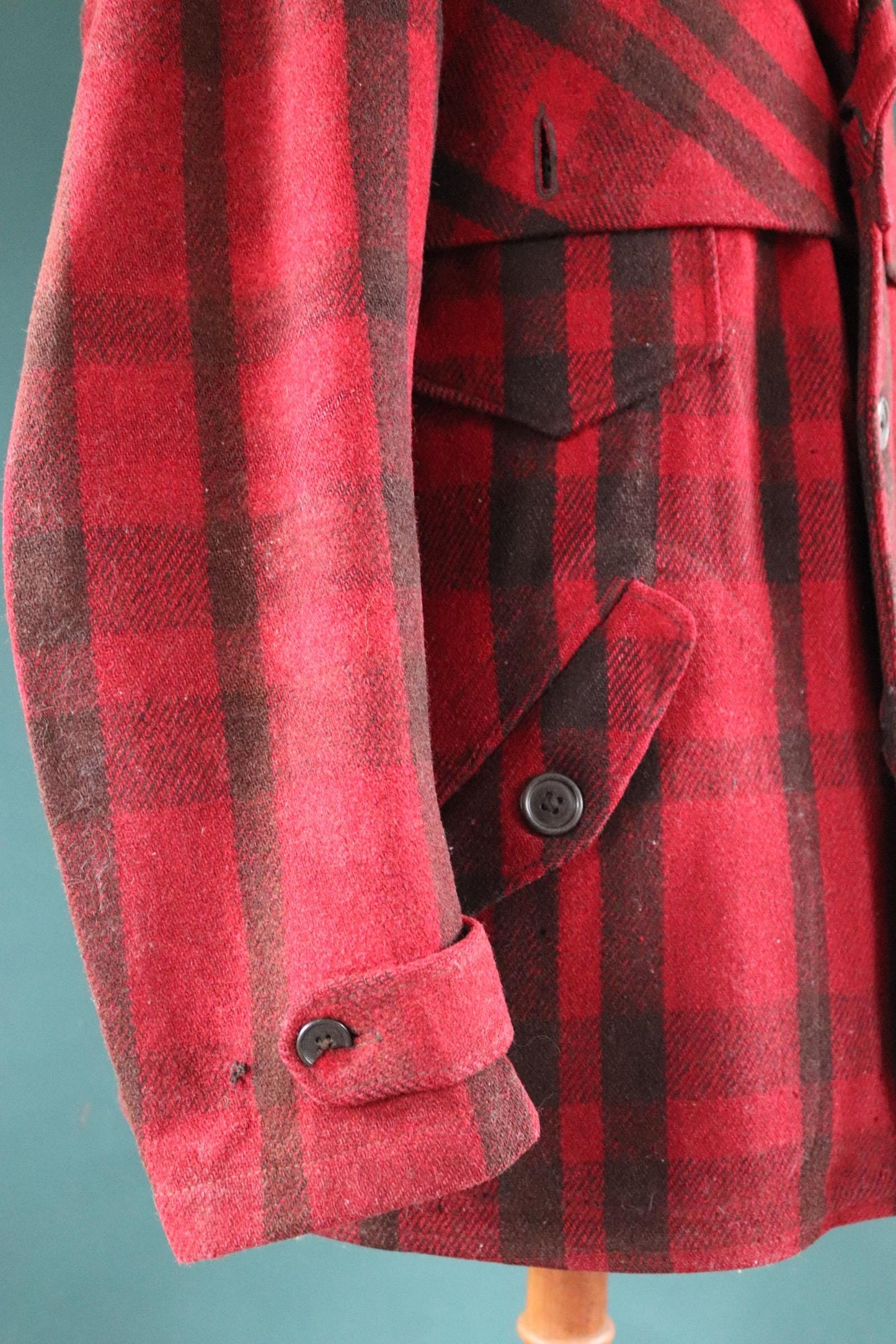 Vintage 1930s 30s 1940s 40s red black plaid JC Penney buffalo plaid wool hunting mackinaw jacket 45” chest workwear work chore logger