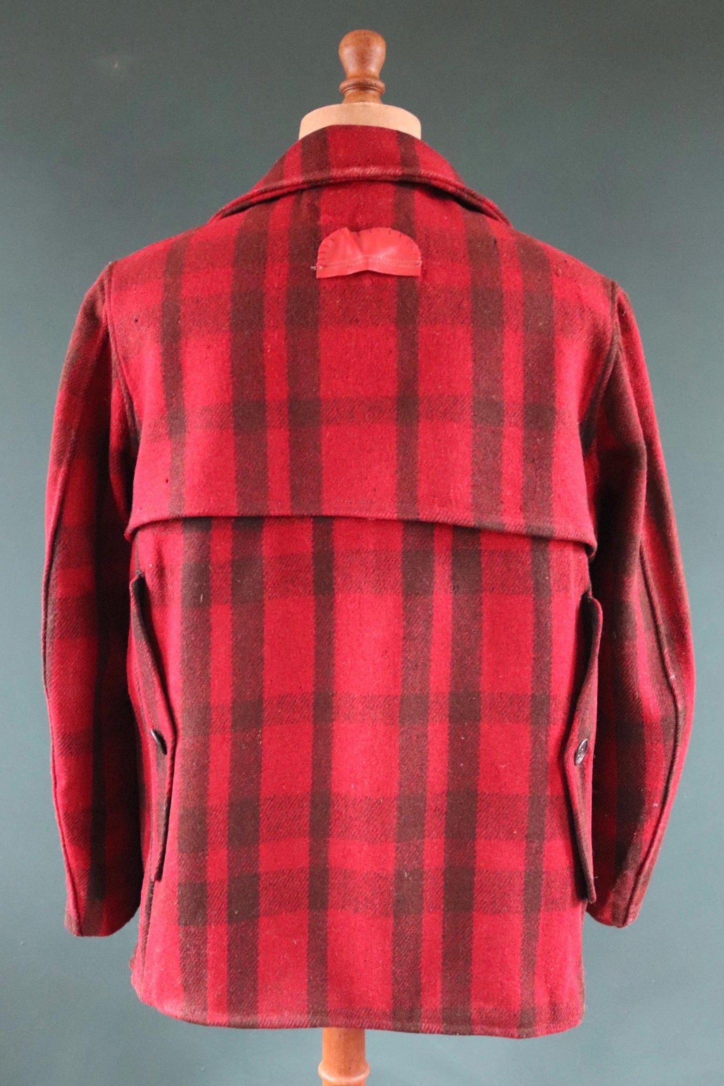 Vintage 1930s 30s 1940s 40s red black plaid JC Penney buffalo plaid wool hunting mackinaw jacket 45” chest workwear work chore logger
