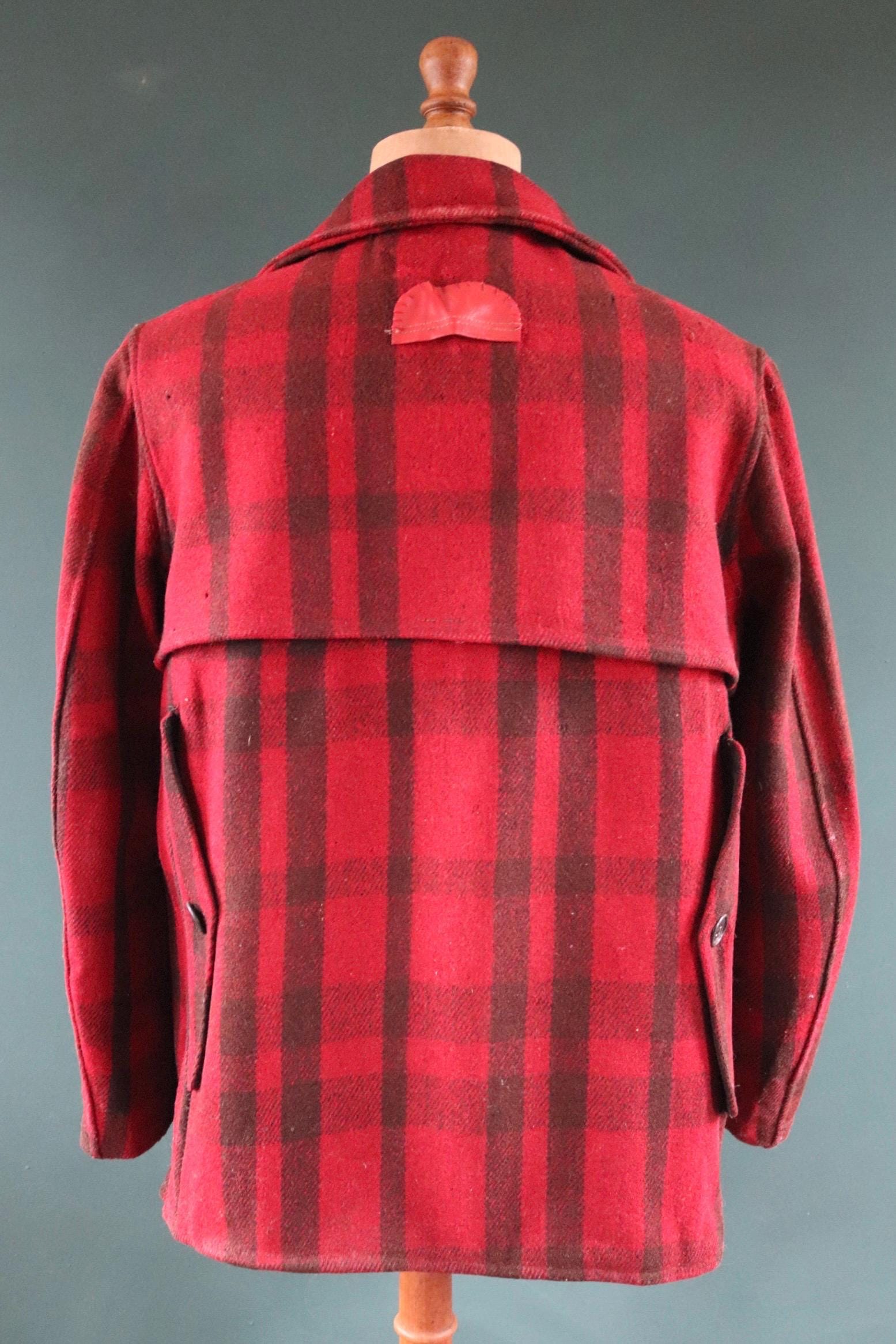 Vintage 1930s 30s 1940s 40s red black plaid JC Penney buffalo plaid wool hunting mackinaw jacket 45” chest workwear work chore logger