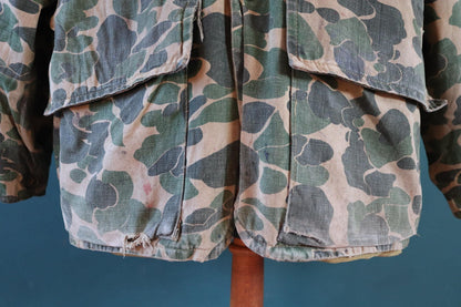 Vintage 1960s 60s Bullseye Bill camouflage camo forest woodland American hunting jacket duck cotton canvas 55" chest