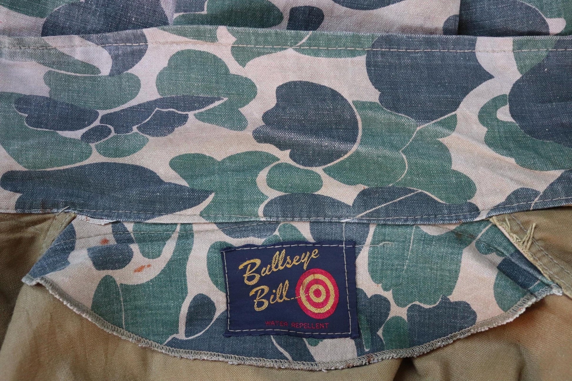 Vintage 1960s 60s Bullseye Bill camouflage camo forest woodland American hunting jacket duck cotton canvas 55" chest