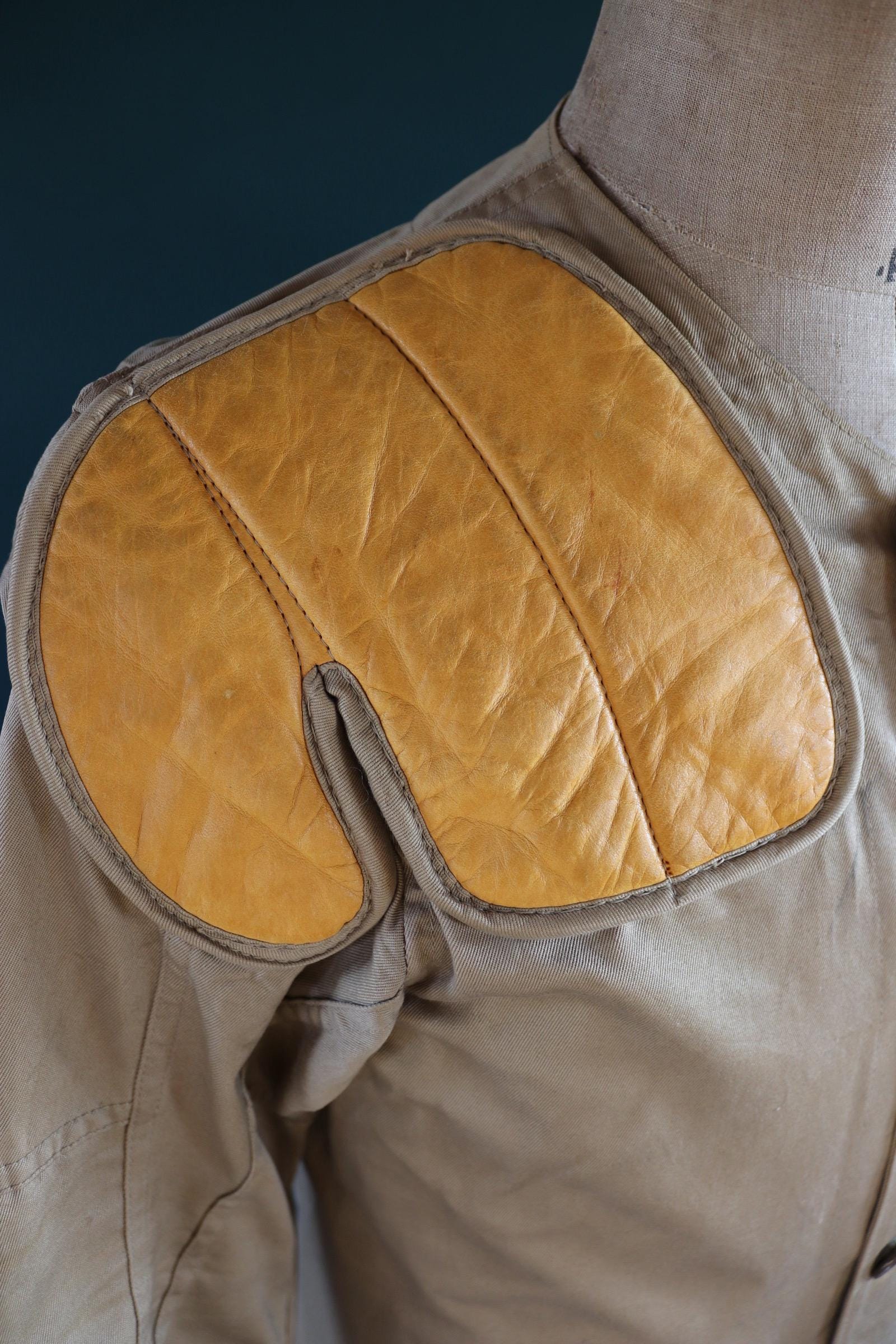 Vintage 1950s 60s shooting jacket - 10-X hunting rifle - 39” chest - half belt action back