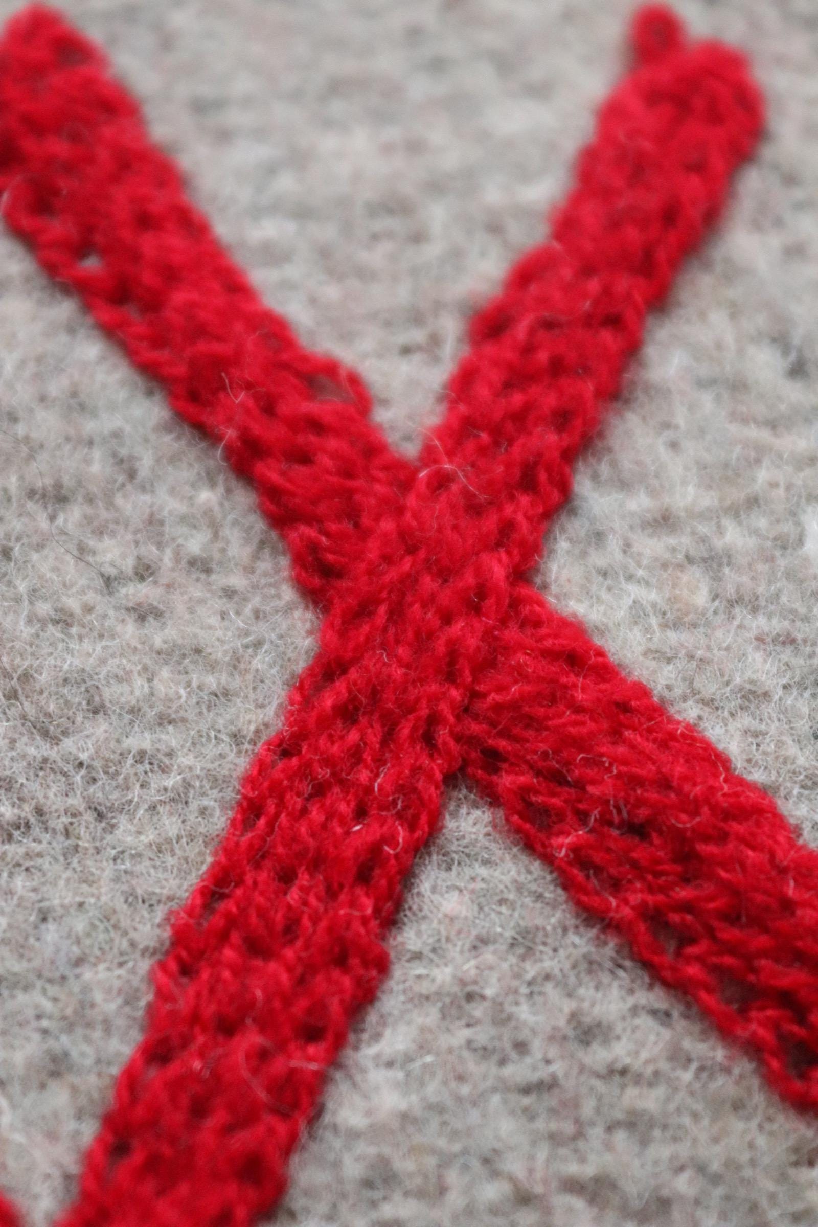 Vintage 1960s Swiss army blanket - military wool rug - chain stitched - for log cabin, camping, sofa throw, bed, picnic