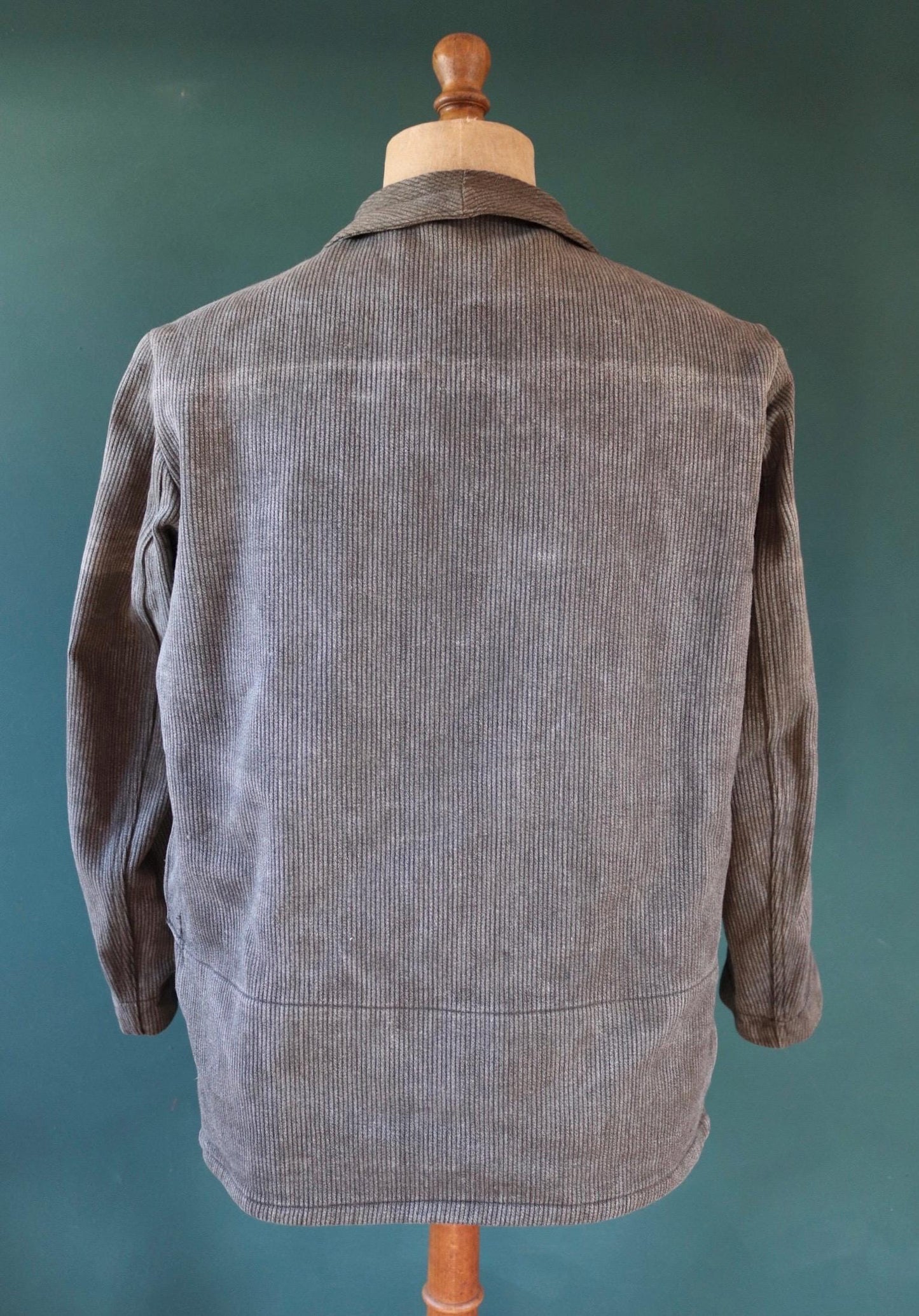 Vintage French chore jacket 1950s workwear grey taupe coutil pique corduroy hunting 45” chest venery animal scene buttons