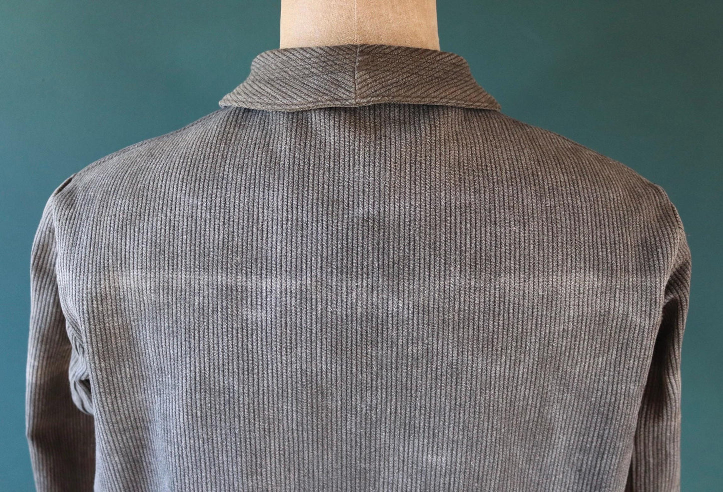 Vintage French chore jacket 1950s workwear grey taupe coutil pique corduroy hunting 45” chest venery animal scene buttons