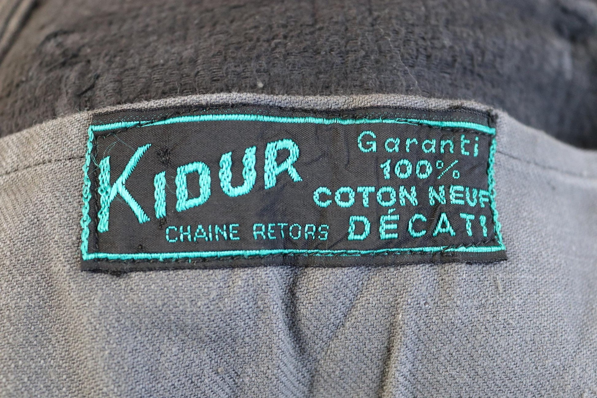 Vintage French chore jacket 1950s workwear grey taupe coutil pique corduroy hunting 45” chest venery animal scene buttons