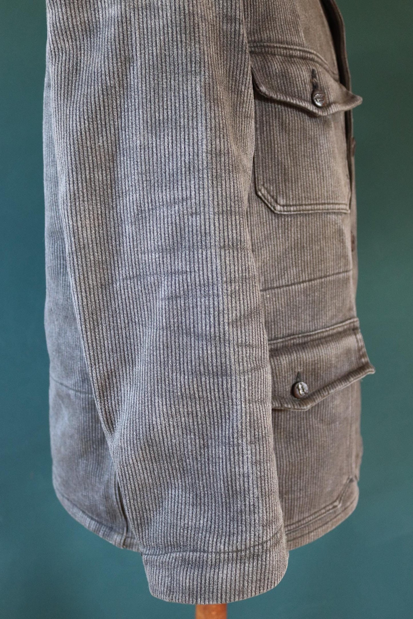 Vintage French chore jacket 1950s workwear grey taupe coutil pique corduroy hunting 45” chest venery animal scene buttons