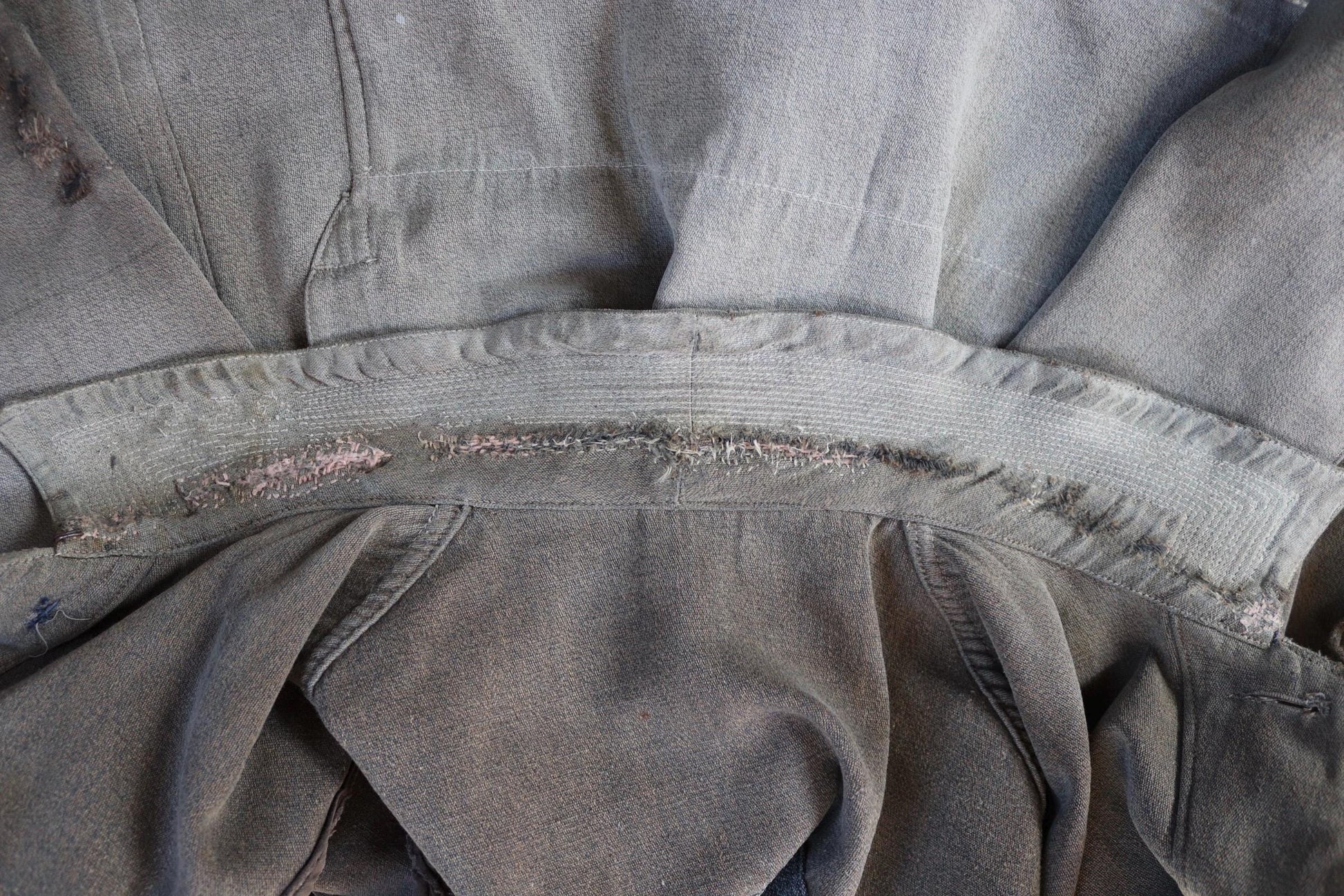 Vintage French work jacket 1930s 1940s grey pique briarproof hunting 42” chest venery animal scene buttons workwear darned