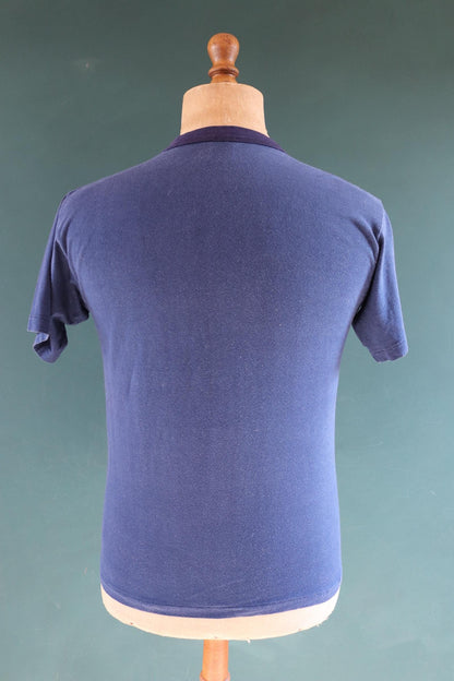 Vintage 1980s 80s t shirt navy blue poly cotton college school sports sportswear 38” chest