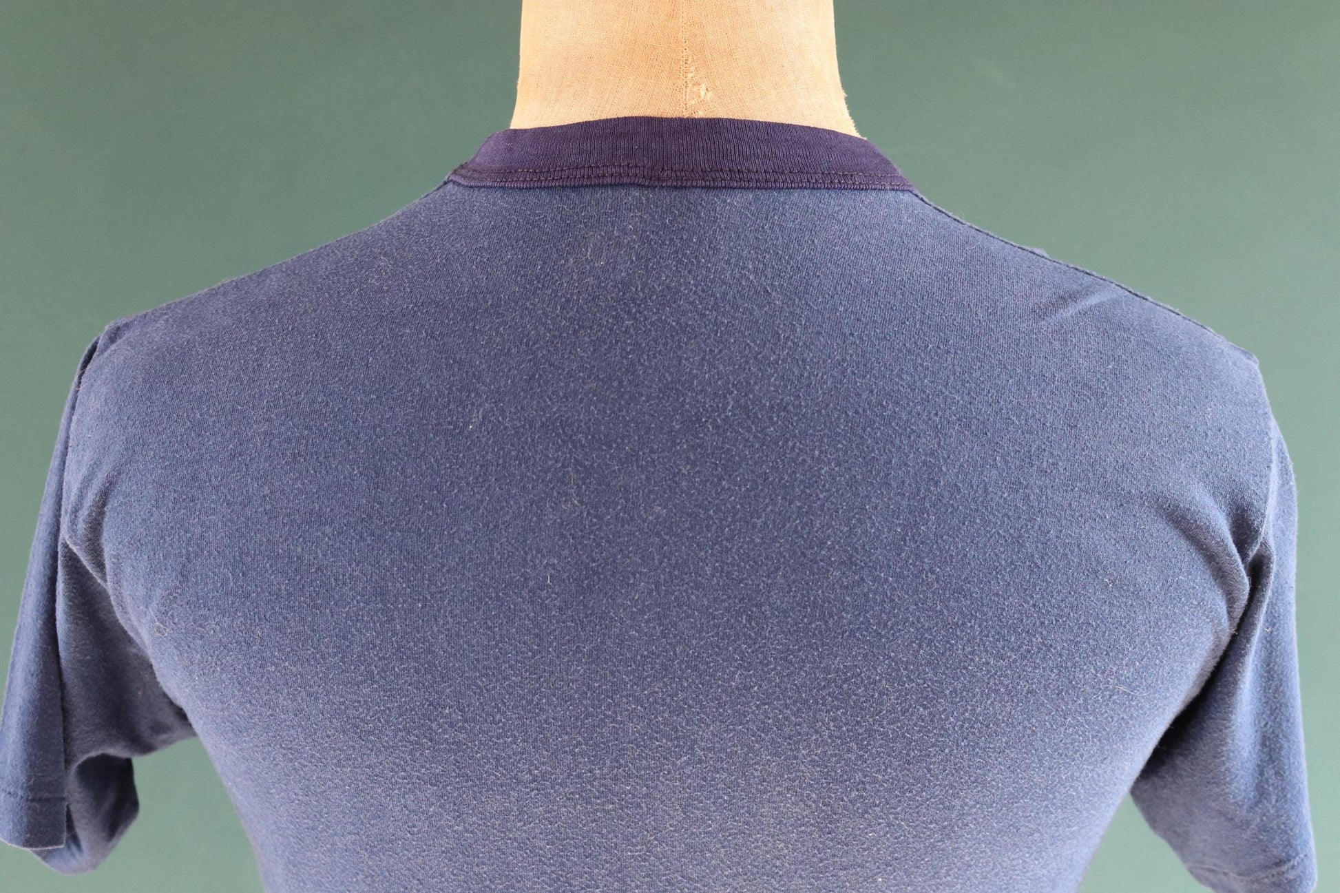 Vintage 1980s 80s t shirt navy blue poly cotton college school sports sportswear 38” chest