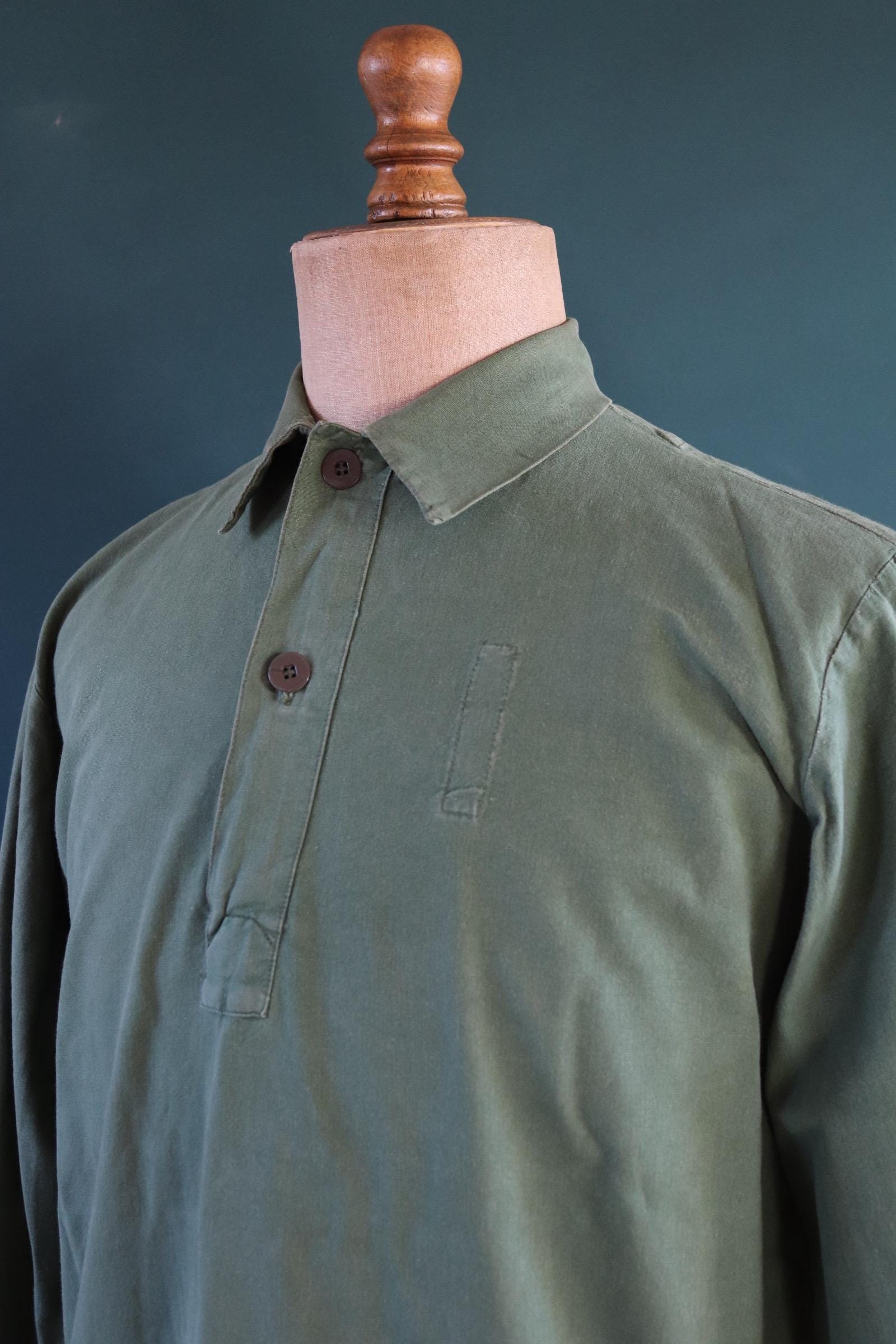 Vintage 1970s Swedish military workwear shirt - M59 - fältskjorta - green cotton army smock - 47” chest